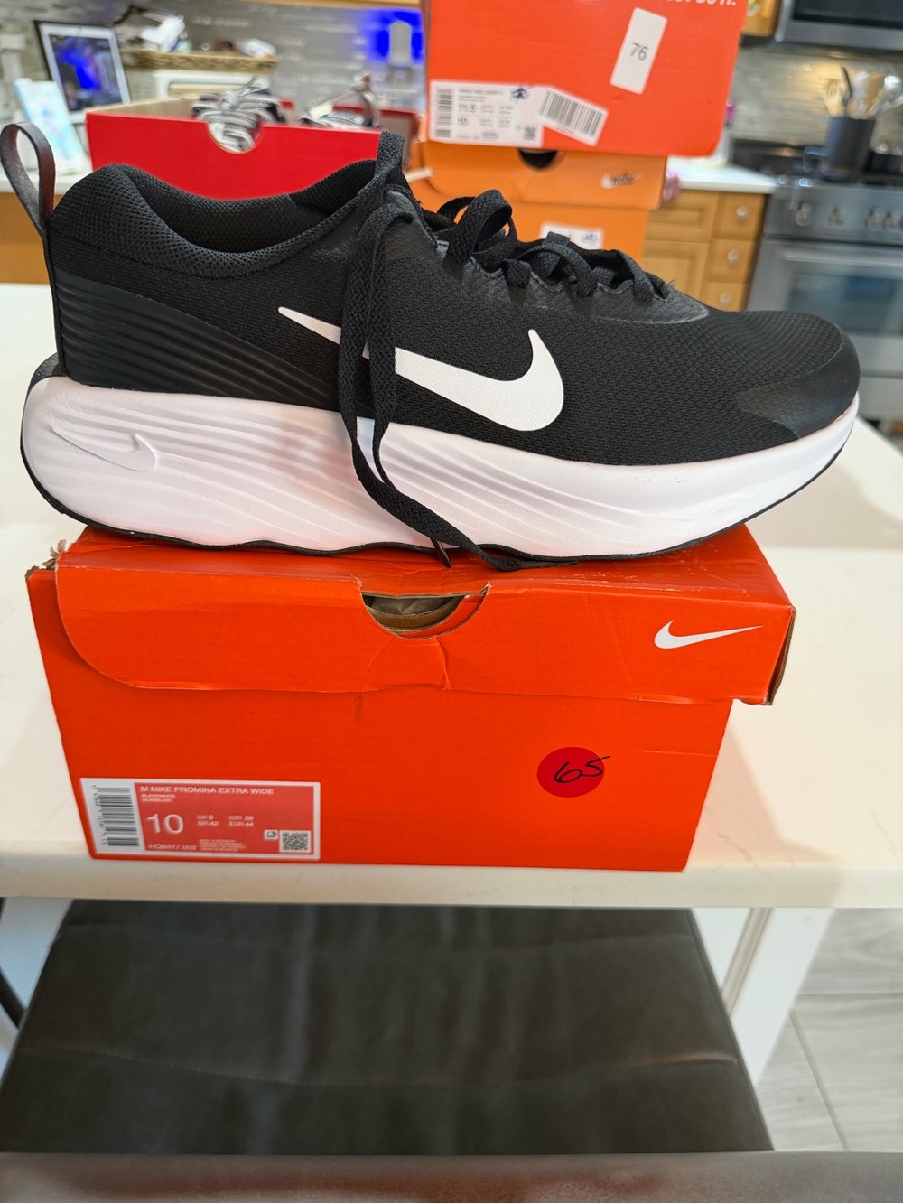 Nike Black and White Athletic Running Shoe